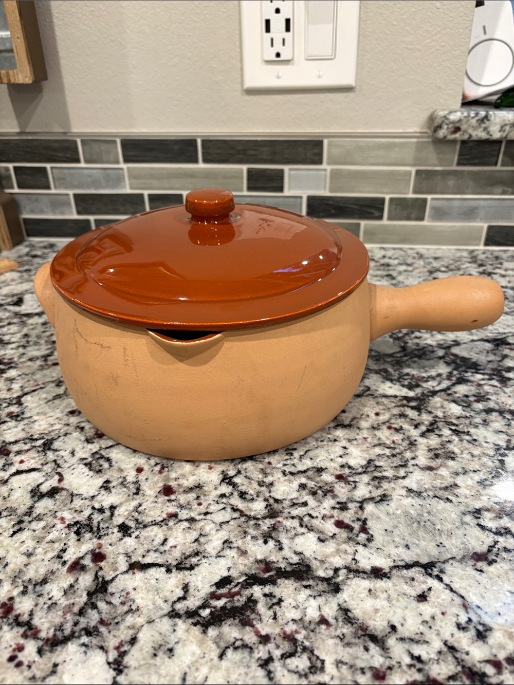 Vintage Red Wing Terracotta Pottery Dutch Oven/ Bean Pot. EUC
